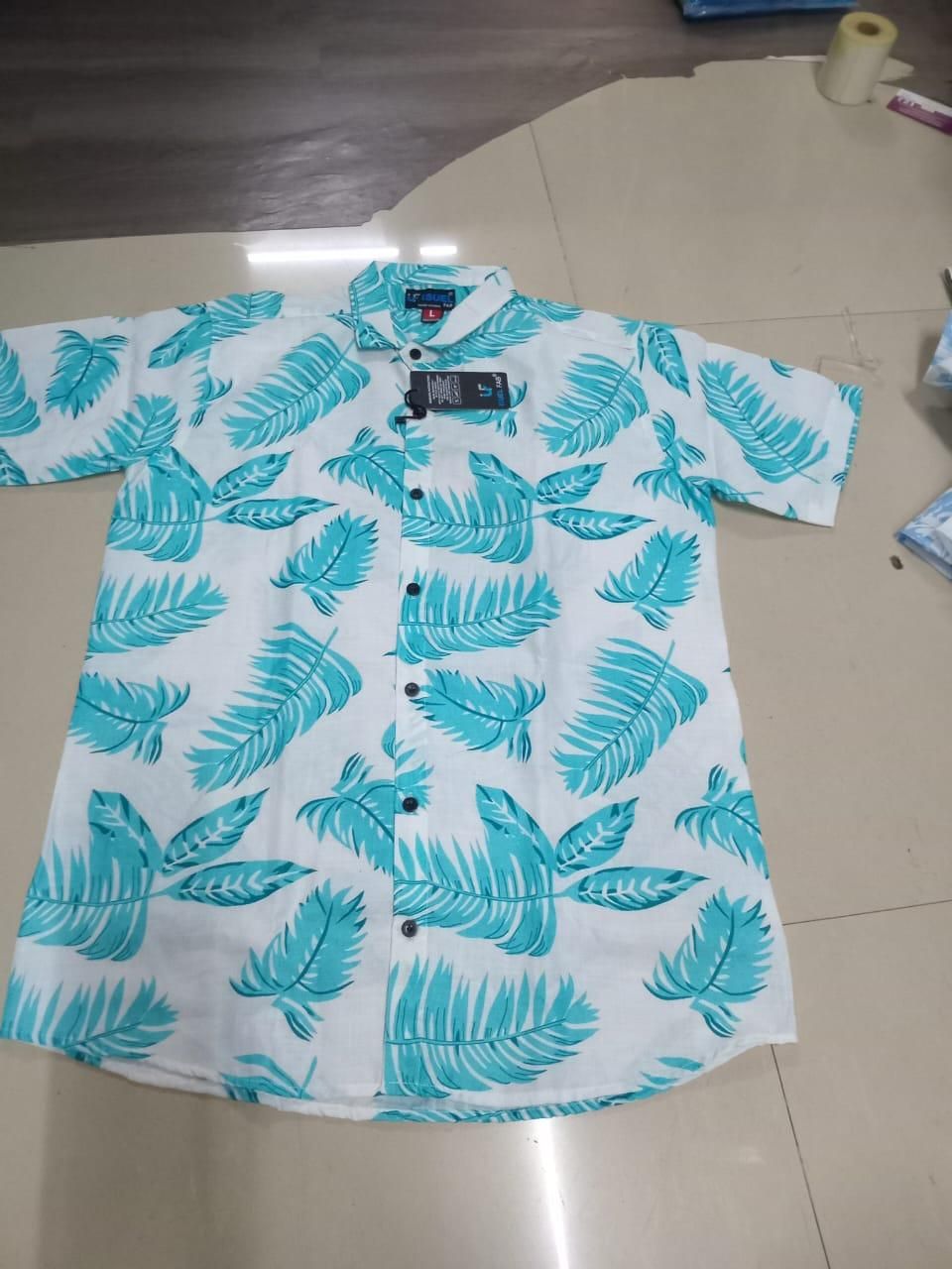 Men's Printed Half Sleeves Regular Collar Casual Shirt White & Light Green it3qpj-2a